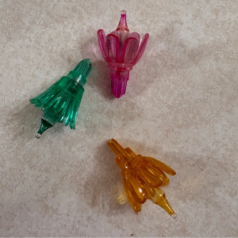 Vtg Set Multicolor Petal Reflector Christmas Lights with 120 replacement Shades